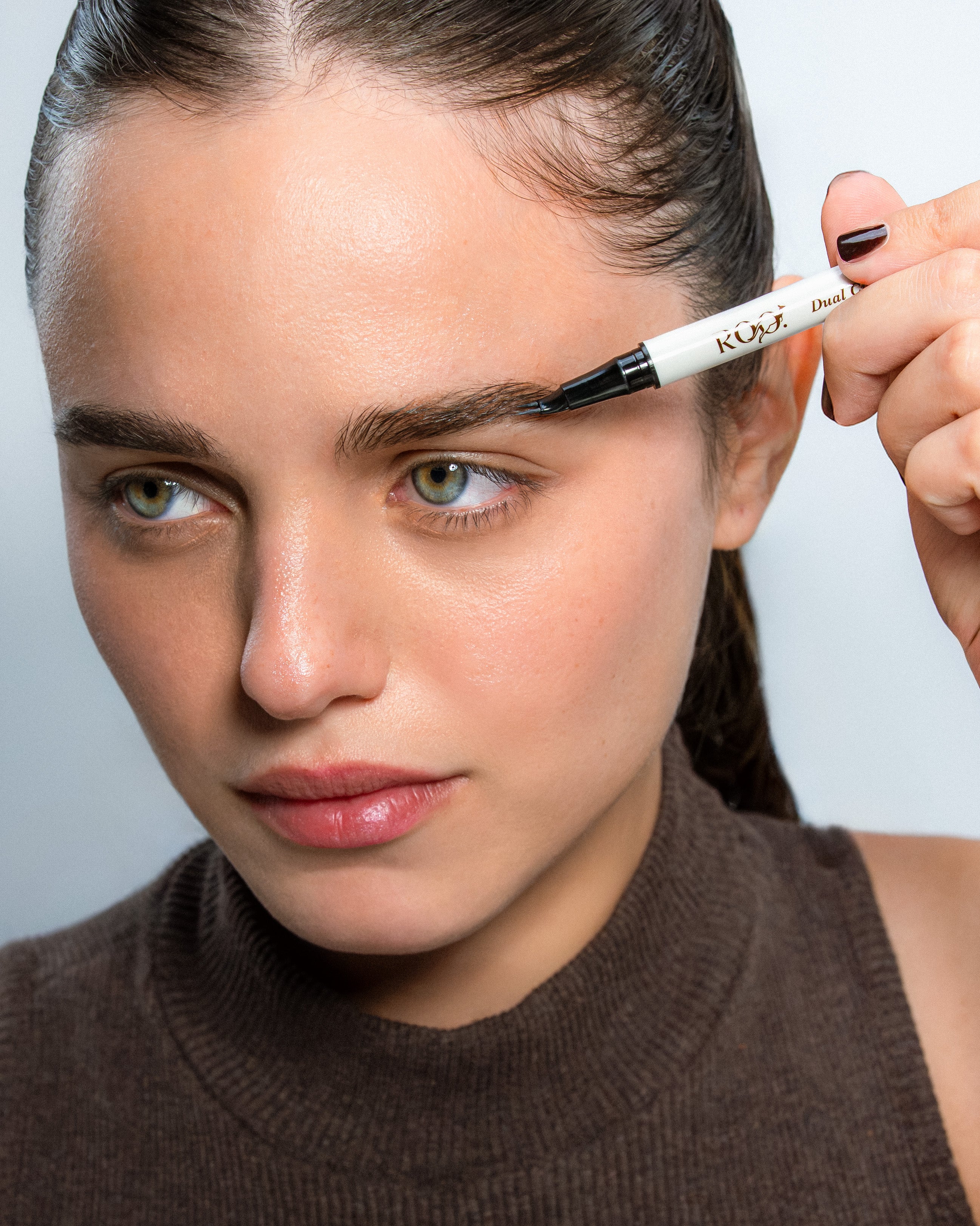 Dual Curved Eyebrow Liner